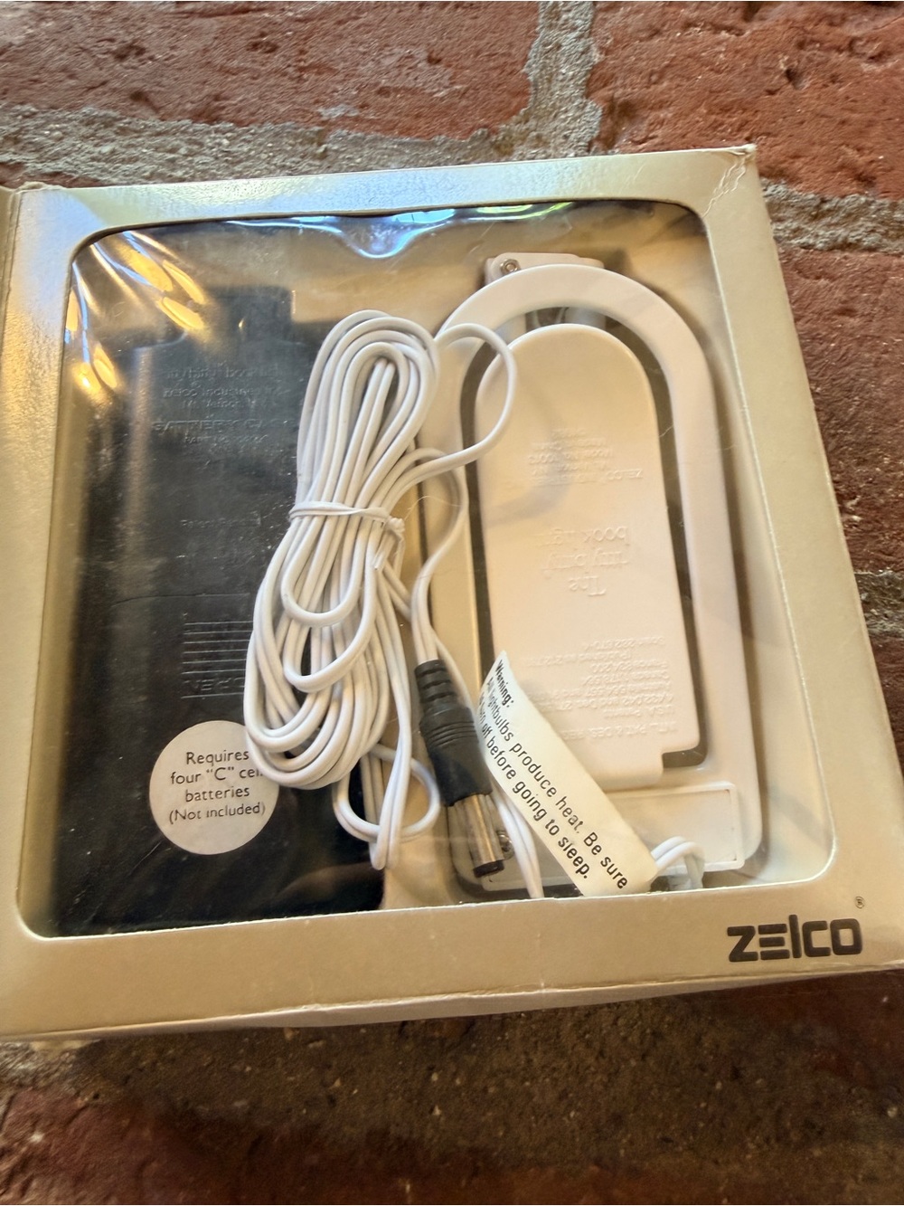 The Itty Bitty Book Light 1980's Zelco White Vintage Reading Lamp TESTED WORKS - Picture 4 of 16